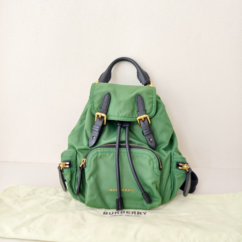 博柏利/Burberry 綠色尼龍雙肩背包 金色五金 尺寸:16*26*11cm 98新-0