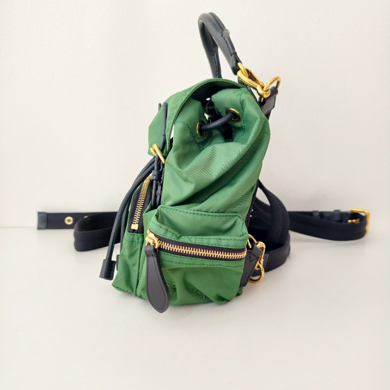 博柏利/Burberry 綠色尼龍雙肩背包 金色五金 尺寸:16*26*11cm 98新-2