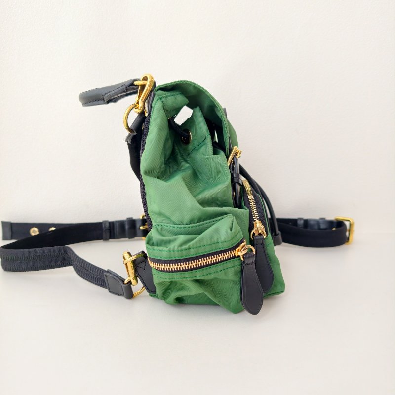 博柏利/Burberry 綠色尼龍雙肩背包 金色五金 尺寸:16*26*11cm 98新-4