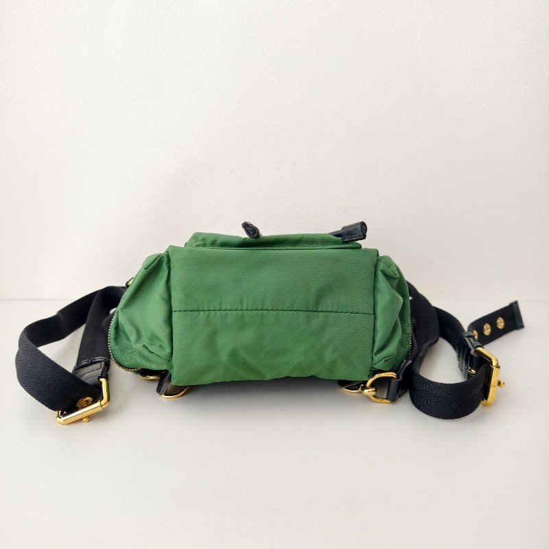 博柏利/Burberry 綠色尼龍雙肩背包 金色五金 尺寸:16*26*11cm 98新-7