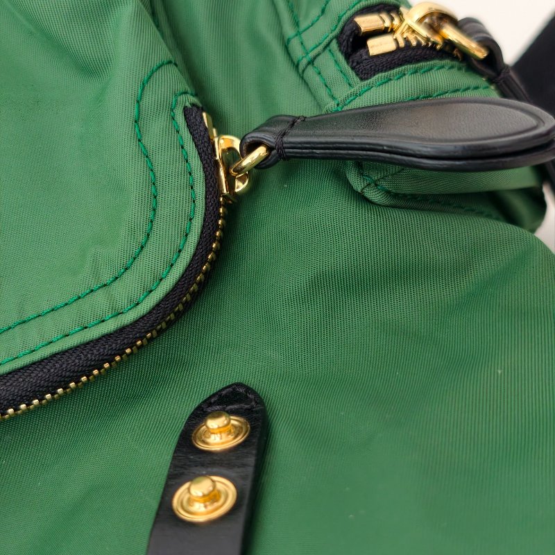 博柏利/Burberry 綠色尼龍雙肩背包 金色五金 尺寸:16*26*11cm 98新-17