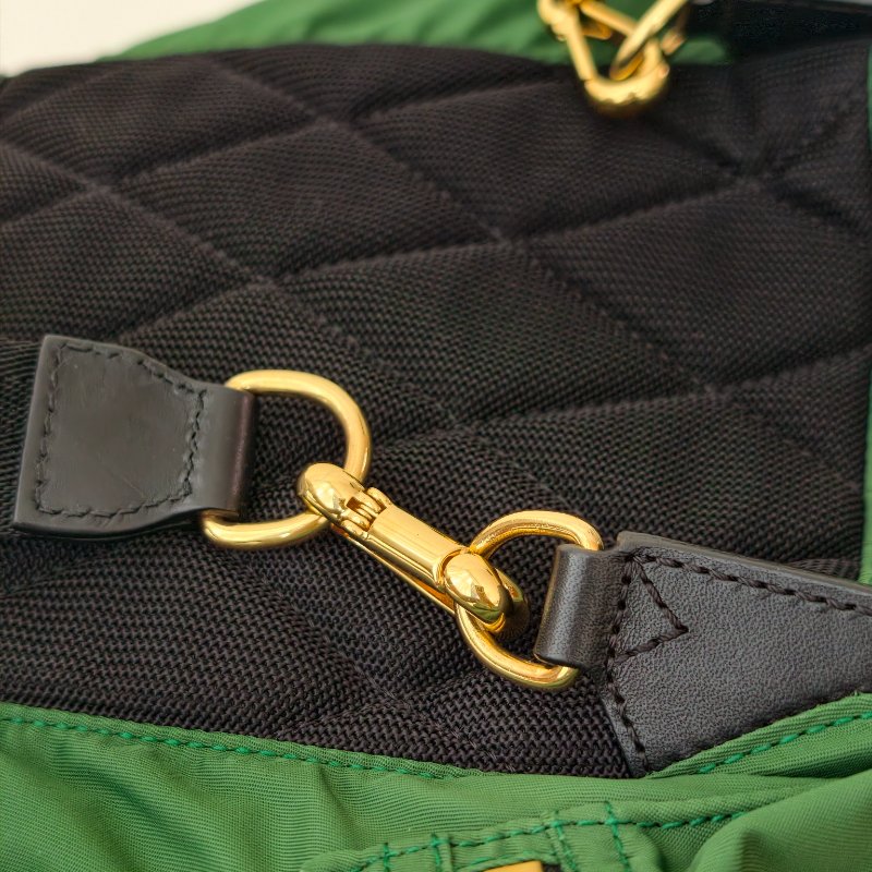 博柏利/Burberry 綠色尼龍雙肩背包 金色五金 尺寸:16*26*11cm 98新-22