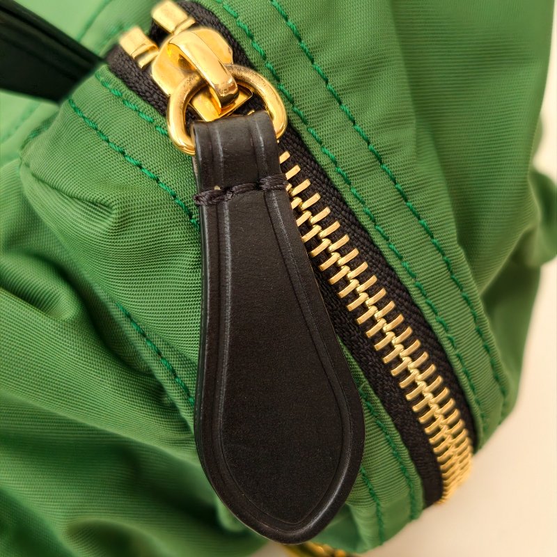 博柏利/Burberry 綠色尼龍雙肩背包 金色五金 尺寸:16*26*11cm 98新-23