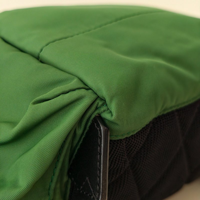 博柏利/Burberry 綠色尼龍雙肩背包 金色五金 尺寸:16*26*11cm 98新-25