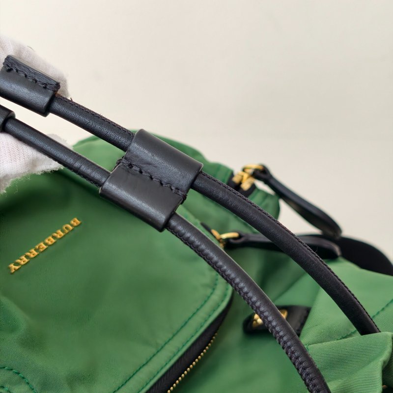 博柏利/Burberry 綠色尼龍雙肩背包 金色五金 尺寸:16*26*11cm 98新-27