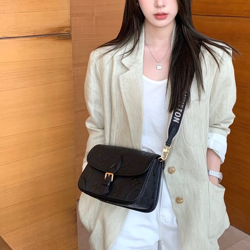 LV黑牛皮金釦Diane法棍包M46386-2