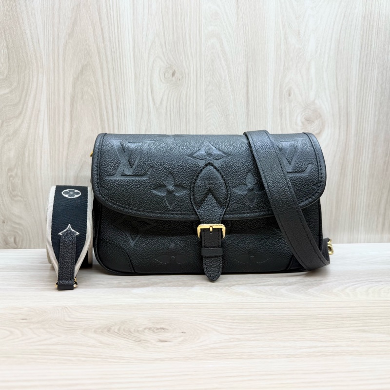 LV黑牛皮金釦Diane法棍包M46386-4