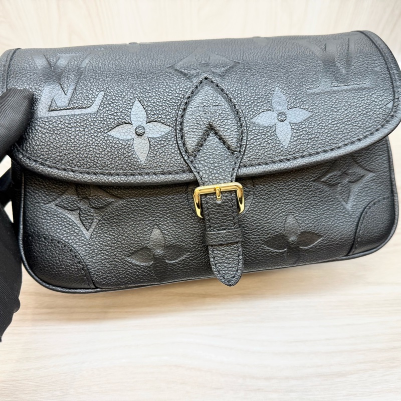 LV黑牛皮金釦Diane法棍包M46386-18