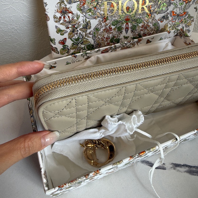 Dior全新燕麥色超美長夾-1