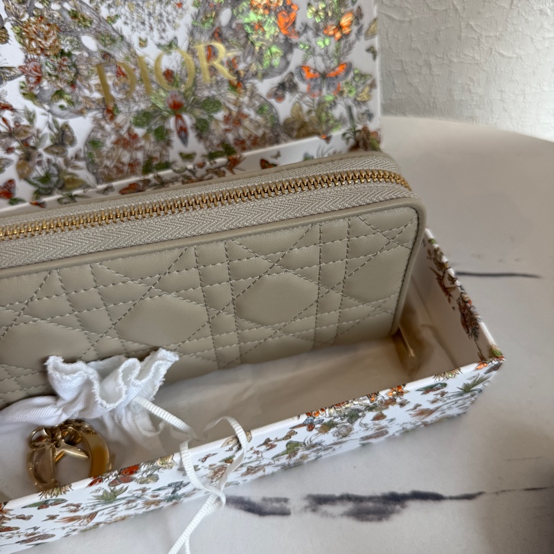 Dior全新燕麥色超美長夾-2