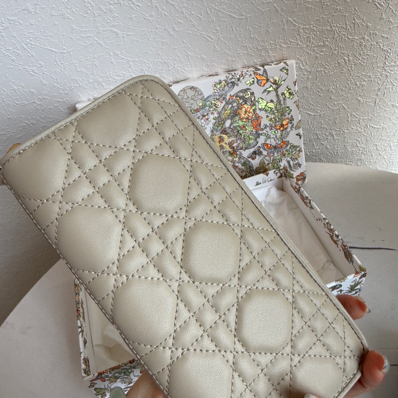 Dior全新燕麥色超美長夾-6