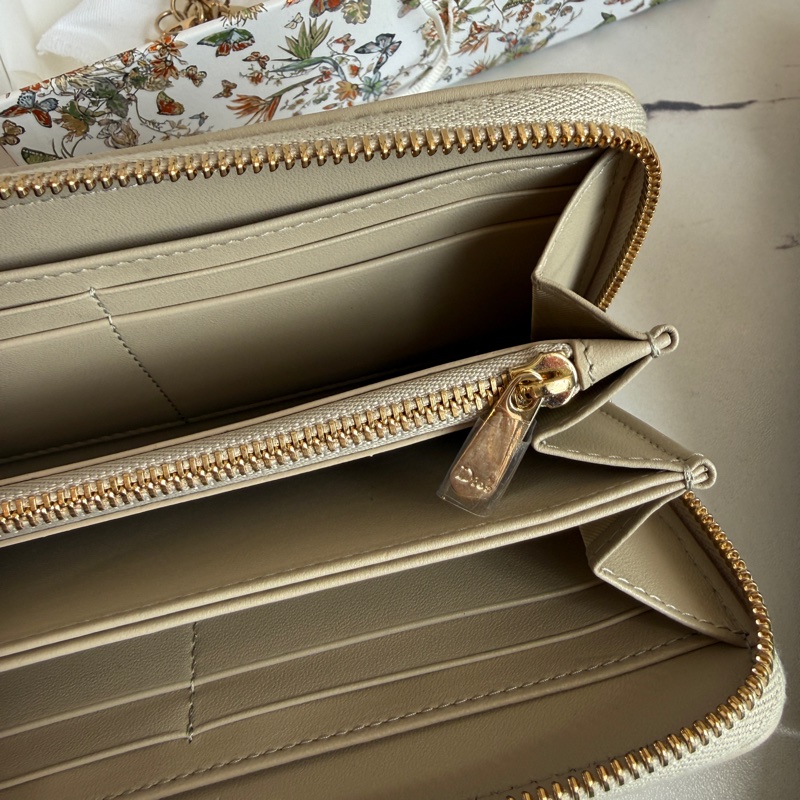 Dior全新燕麥色超美長夾-9