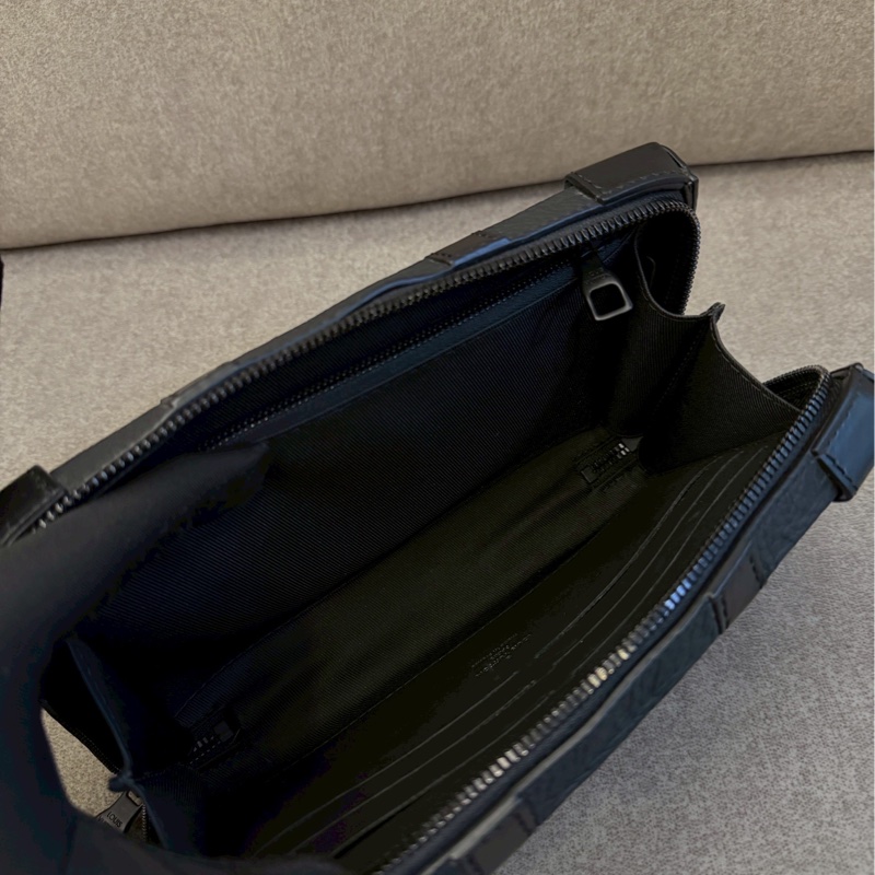 LV sort trunk側背包-7