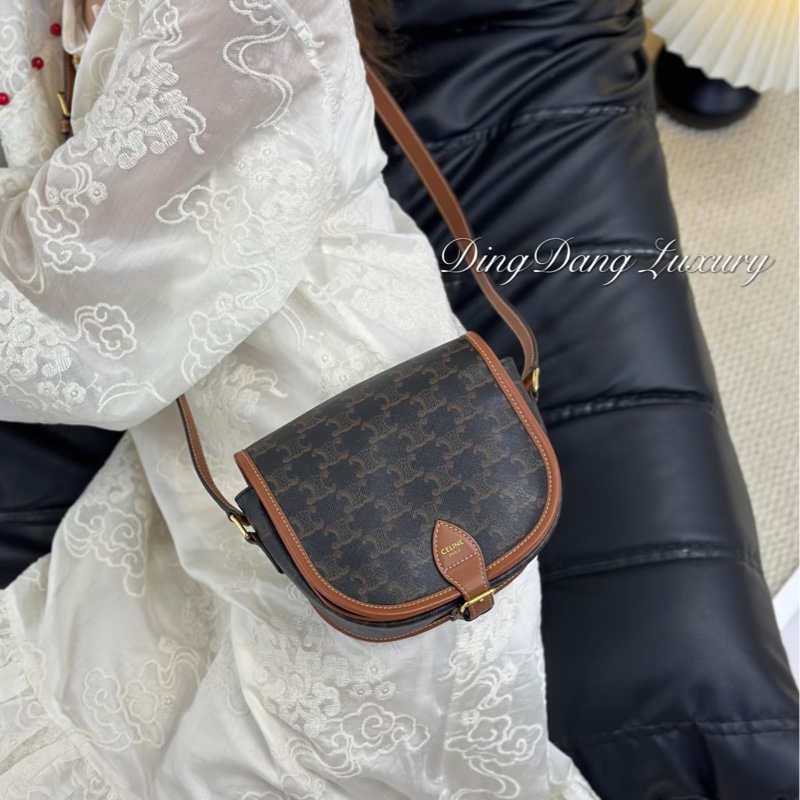 明星同款😎最低價💯Celine賽琳凱旋門老花拼焦糖色皮革馬鞍包 單肩斜挎包-0