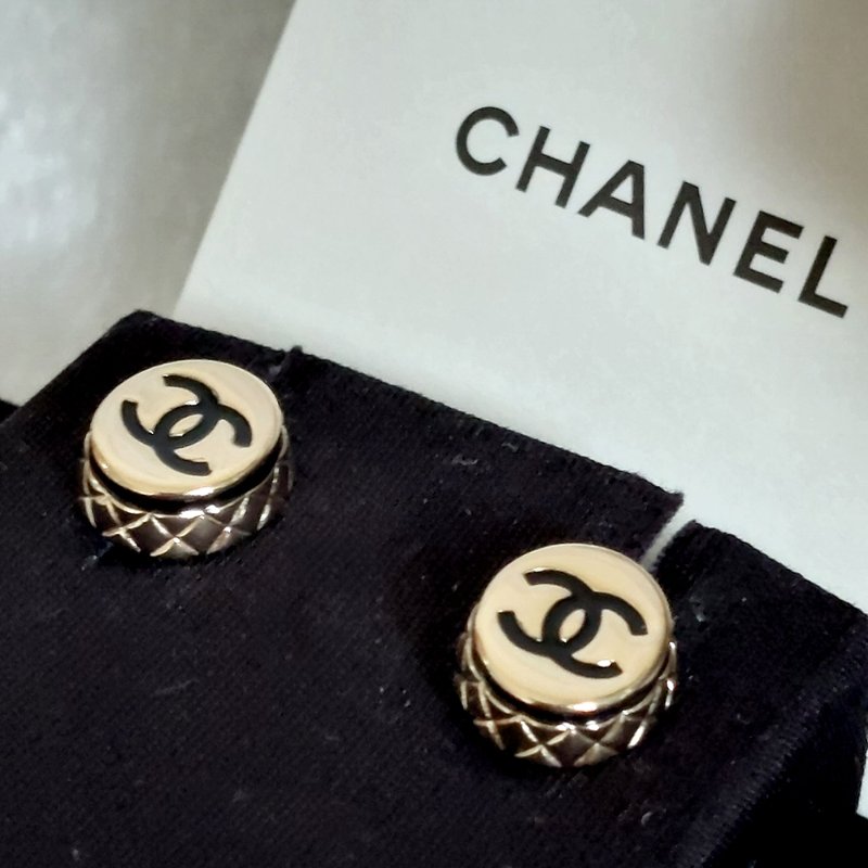 Chanel香奈兒【25B 秋冬預告】橢圓形金色菱格紋耳環👏9.5成新 閒置品-10
