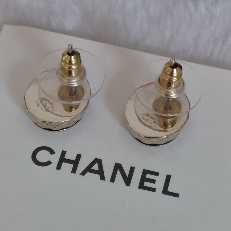 Chanel香奈兒【25B 秋冬預告】橢圓形金色菱格紋耳環👏9.5成新 閒置品-24