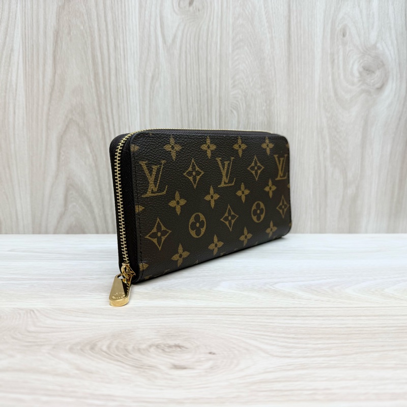 LV（送禮首選💕）原花金釦ㄇ拉長夾M42616-4