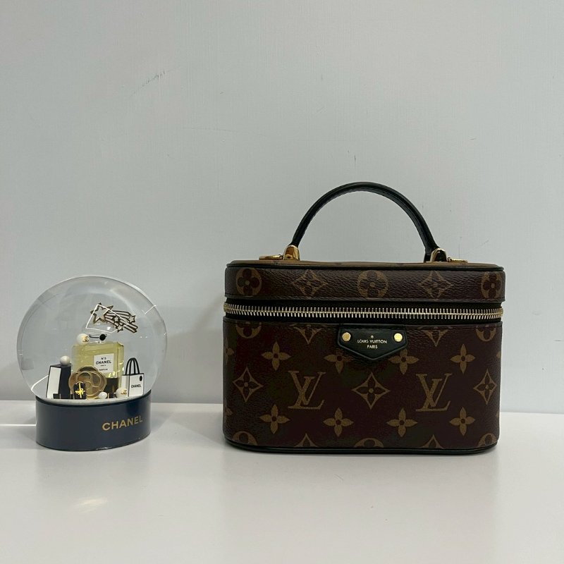 Louis Vuitton LV 化妝包 芯片款 99新全配-0
