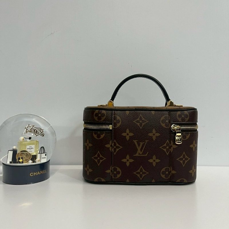 Louis Vuitton LV 化妝包 芯片款 99新全配-1
