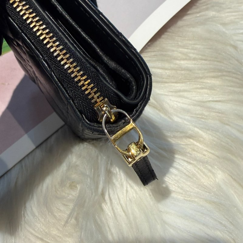 Dior Jolie珍珠黑籐格紋短夾-6