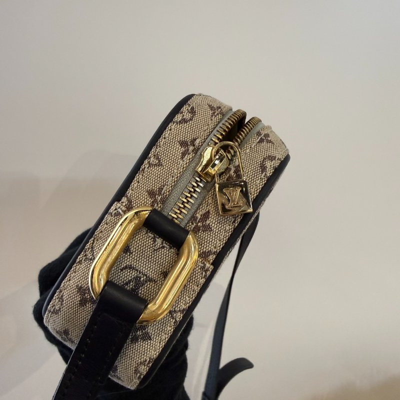 LV Monogram Mini Lin Juliette 單寧肩背包-6