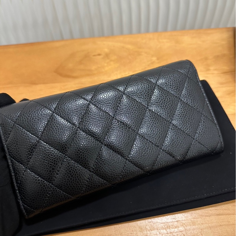 CHANEL經典雙 C LOGO 黑色荔枝牛皮金釦翻蓋長夾 發財包-10