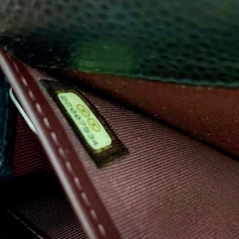 CHANEL經典雙 C LOGO 黑色荔枝牛皮金釦翻蓋長夾 發財包-17