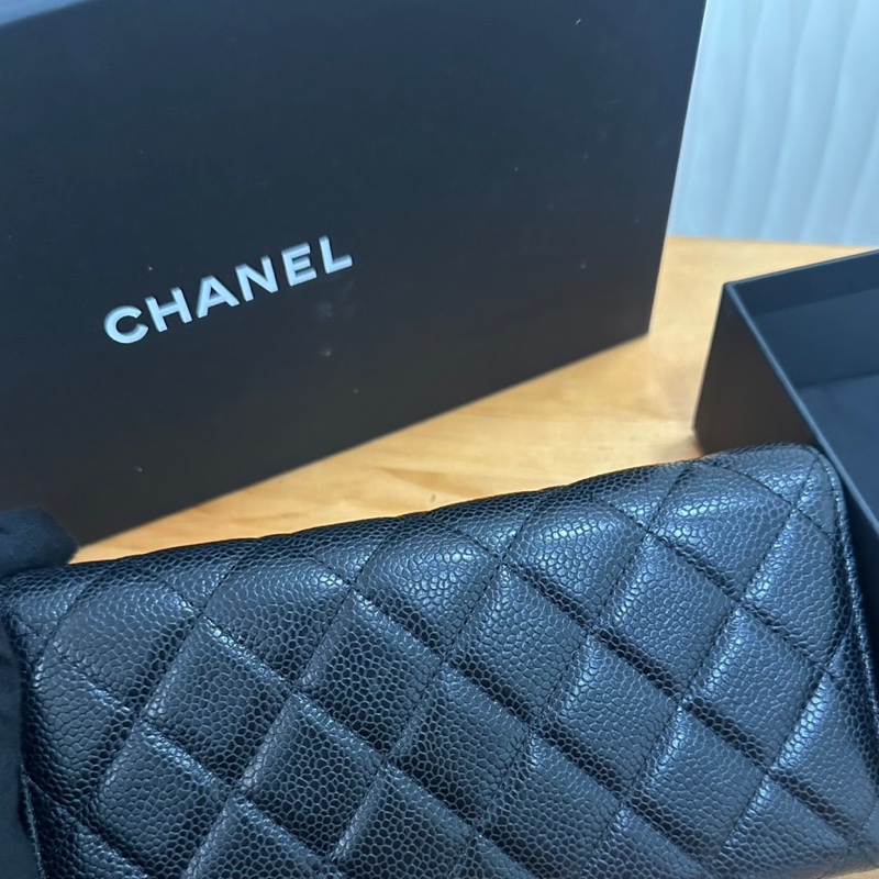 CHANEL經典雙 C LOGO 黑色荔枝牛皮金釦翻蓋長夾 發財包-21