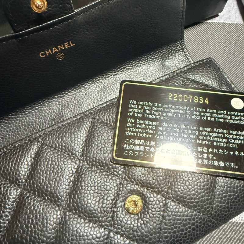 CHANEL經典雙 C LOGO 黑色荔枝牛皮金釦翻蓋長夾 發財包-22