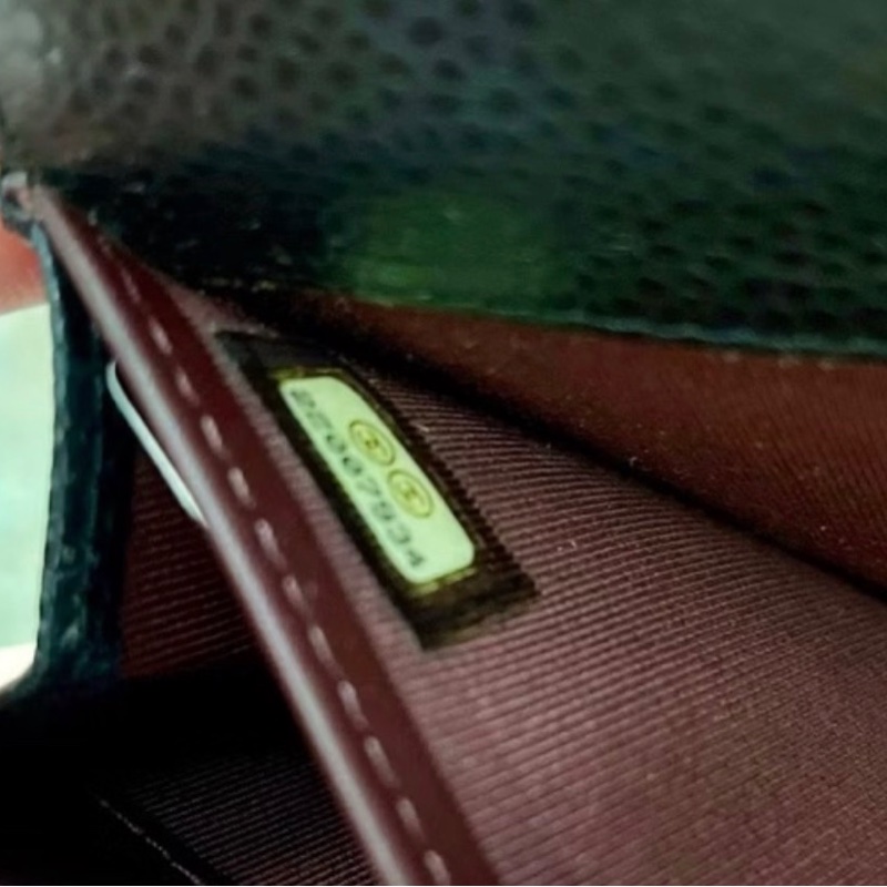 CHANEL經典雙 C LOGO 黑色荔枝牛皮金釦翻蓋長夾 發財包-24