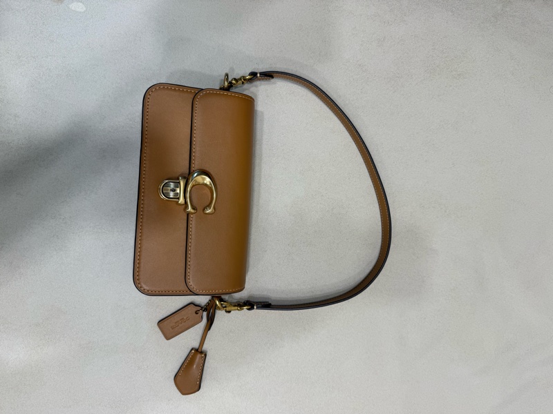 Coach studio 20 baguette 法棍包 腋下包 light camel 駝色-2