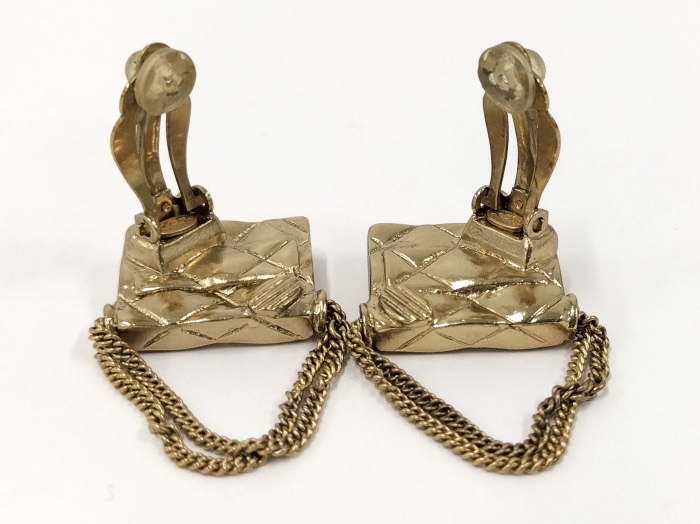 香奈兒 CHANEL 古董夾式耳環 2.55 小香鏈包造型 淺金色-1