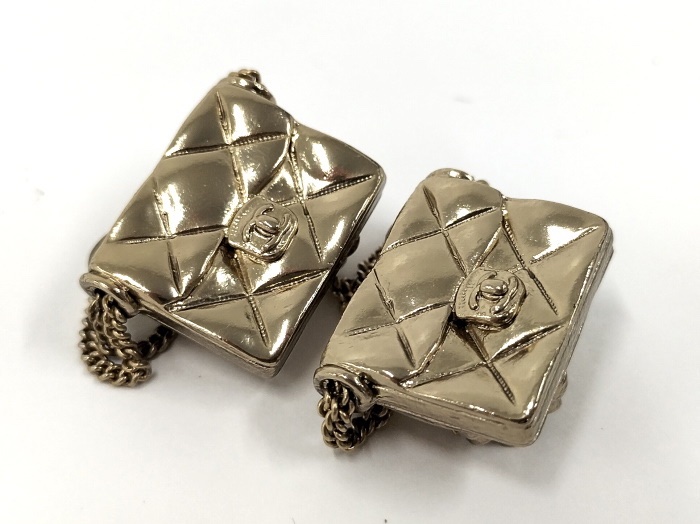 香奈兒 CHANEL 古董夾式耳環 2.55 小香鏈包造型 淺金色-3