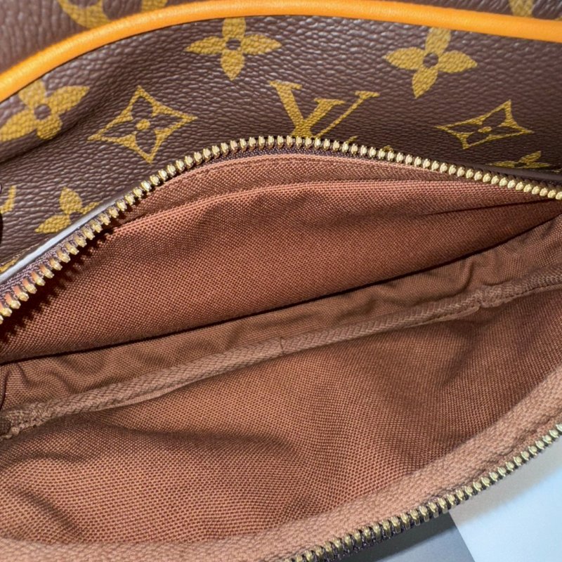 LV 斜背包/側背包/手提包/郵差包 M14016 93成新-11