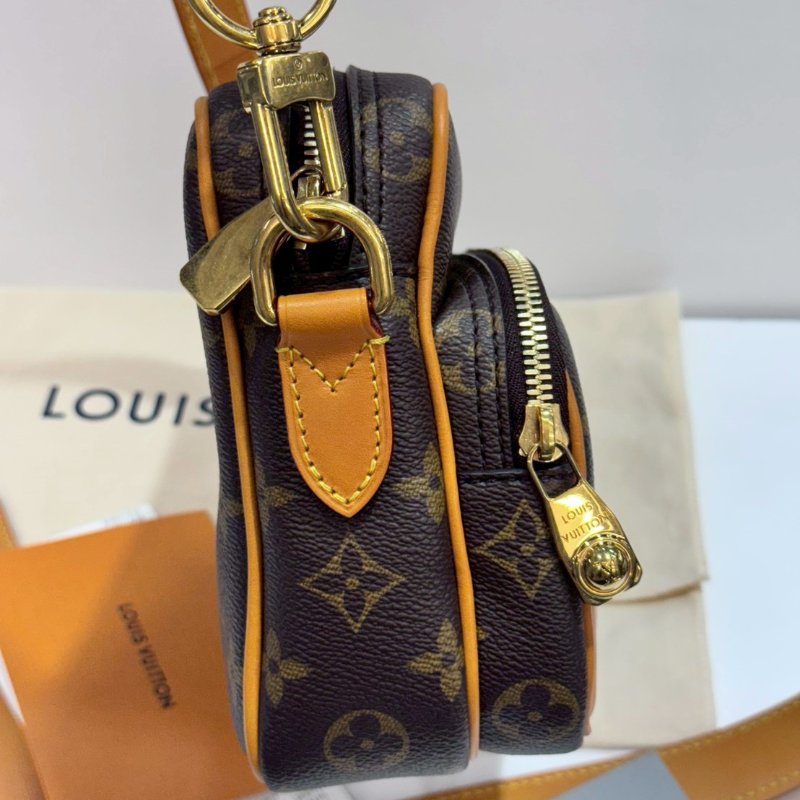 LV 斜背包/側背包/手提包/郵差包 M14016 93成新-16