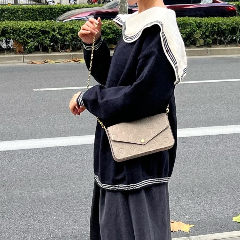 CP值高🫶🏻路易威登信封包LV Félicie Pochette米色牛皮壓紋三合一鏈包M68697-4