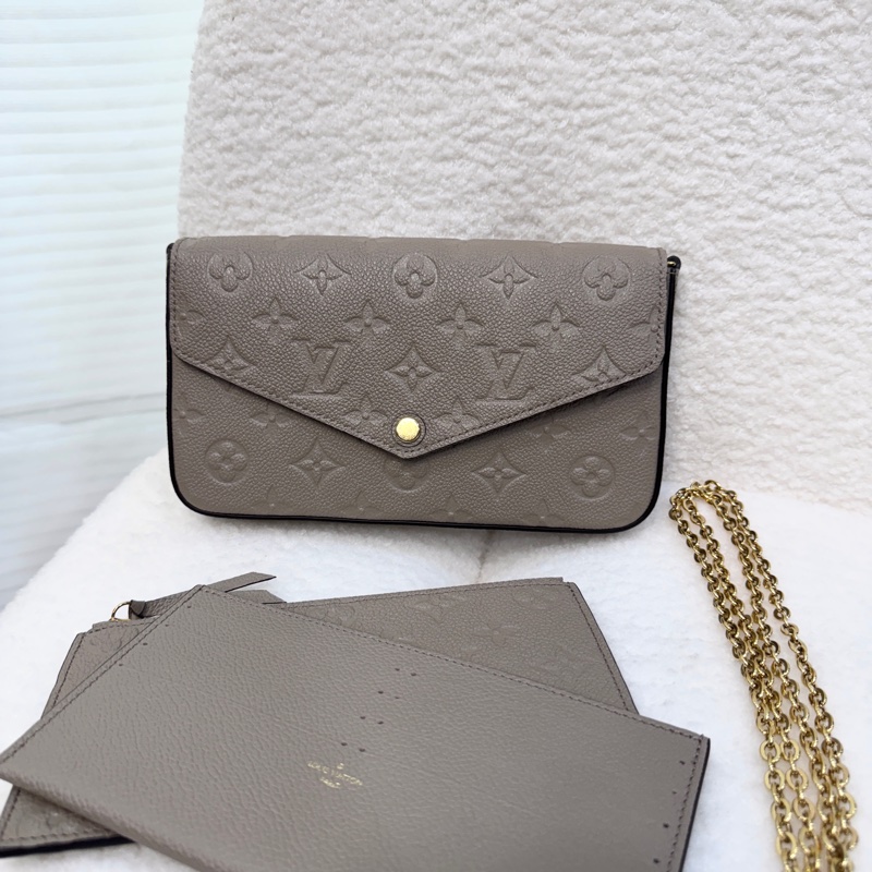 CP值高🫶🏻路易威登信封包LV Félicie Pochette米色牛皮壓紋三合一鏈包M68697-7