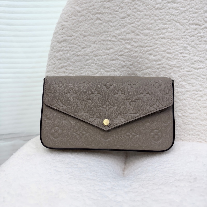 CP值高🫶🏻路易威登信封包LV Félicie Pochette米色牛皮壓紋三合一鏈包M68697-8