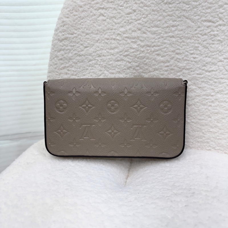 CP值高🫶🏻路易威登信封包LV Félicie Pochette米色牛皮壓紋三合一鏈包M68697-9