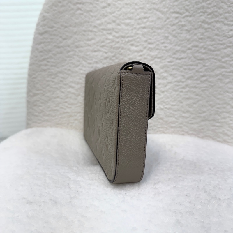 CP值高🫶🏻路易威登信封包LV Félicie Pochette米色牛皮壓紋三合一鏈包M68697-10