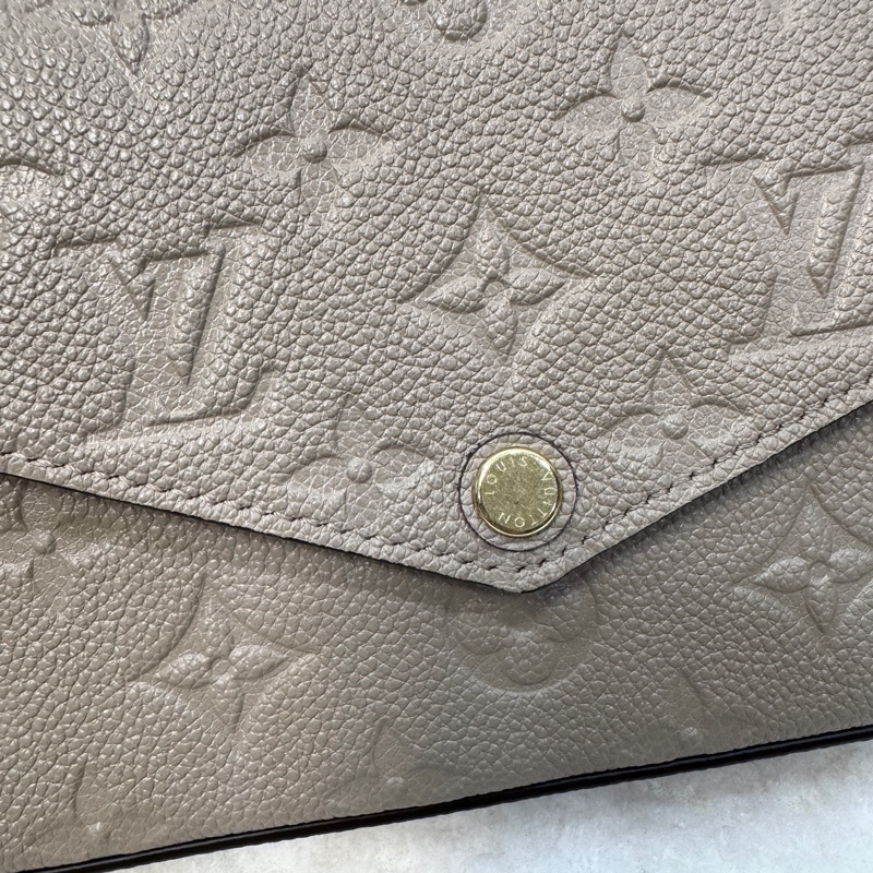 CP值高🫶🏻路易威登信封包LV Félicie Pochette米色牛皮壓紋三合一鏈包M68697-24