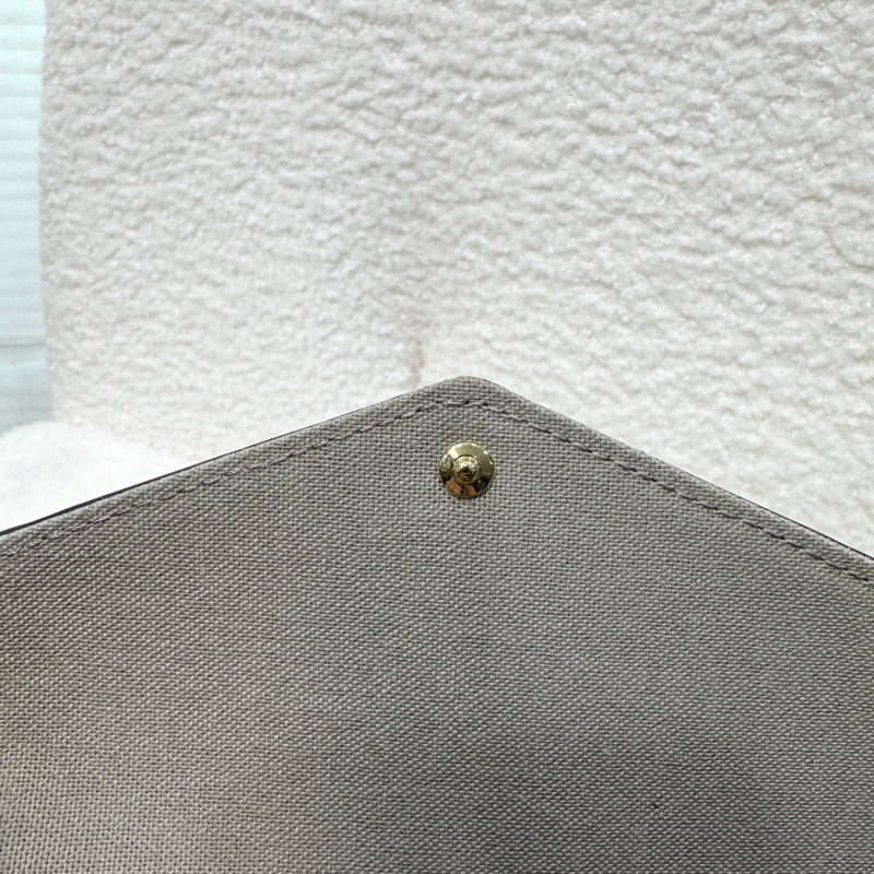 CP值高🫶🏻路易威登信封包LV Félicie Pochette米色牛皮壓紋三合一鏈包M68697-26