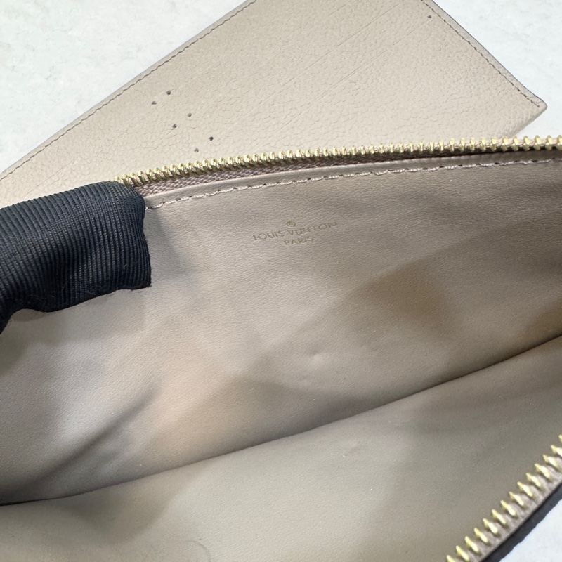 CP值高🫶🏻路易威登信封包LV Félicie Pochette米色牛皮壓紋三合一鏈包M68697-27