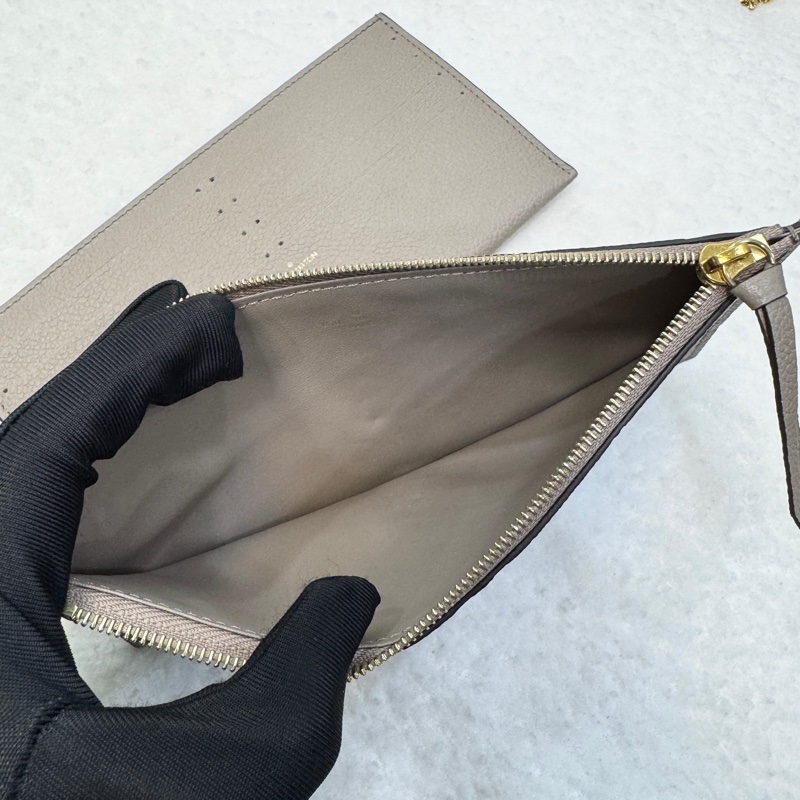 CP值高🫶🏻路易威登信封包LV Félicie Pochette米色牛皮壓紋三合一鏈包M68697-28