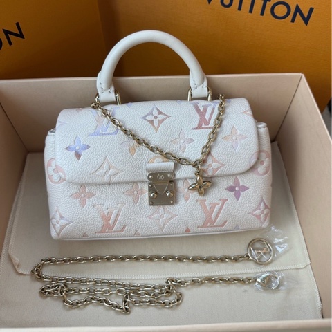 LV  Madeleine NANO 裝飾點綴可拆卸鏈條 手提包 女款 夢幻紫