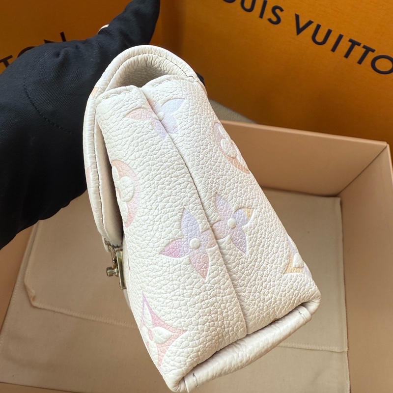 LV  Madeleine NANO 裝飾點綴可拆卸鏈條 手提包 女款 夢幻紫-4