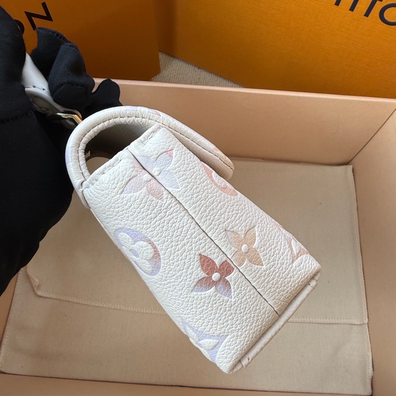 LV  Madeleine NANO 裝飾點綴可拆卸鏈條 手提包 女款 夢幻紫-5