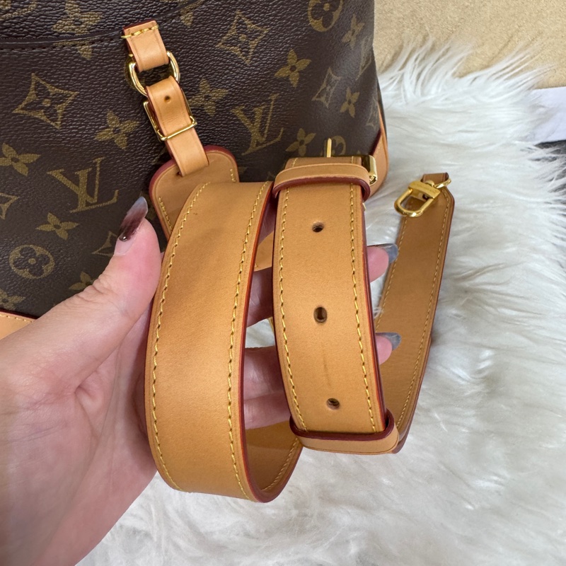 LV Odeon PM 老花斜背包-9