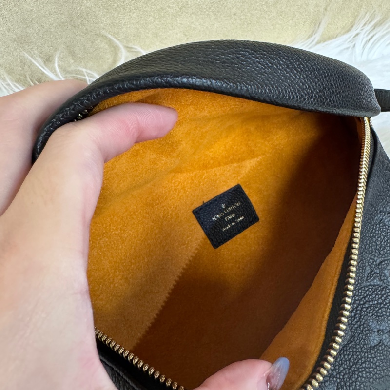LV Bumbag 黑牛皮手提胸腰包-6