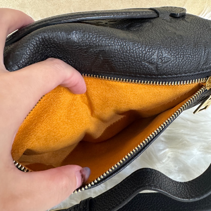 LV Bumbag 黑牛皮手提胸腰包-9